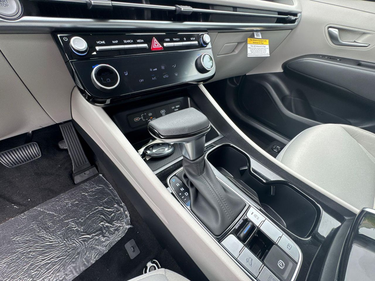 New 2026 White Hyundai SEL FWD image 32