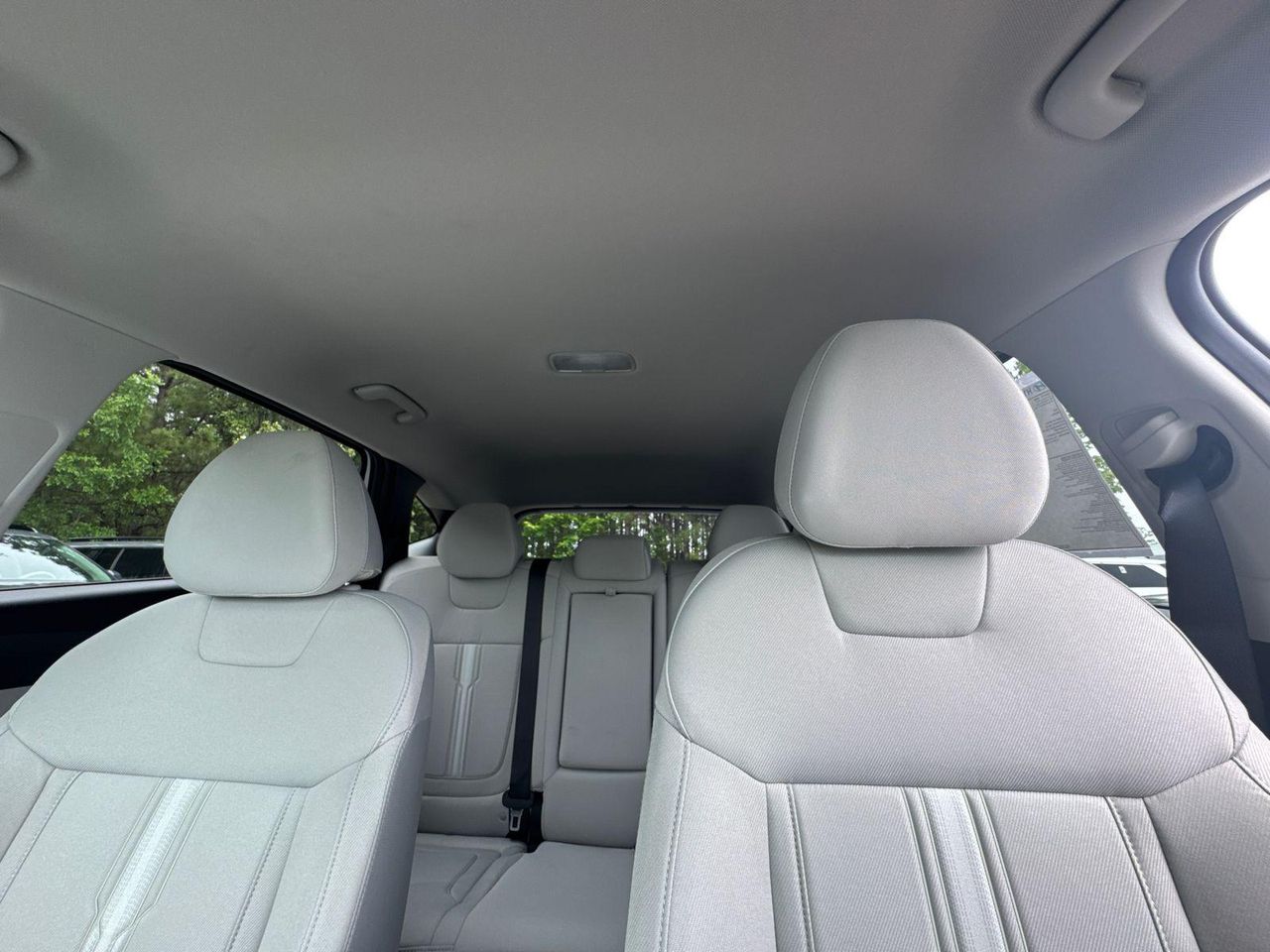 New 2026 White Hyundai SEL FWD image 33