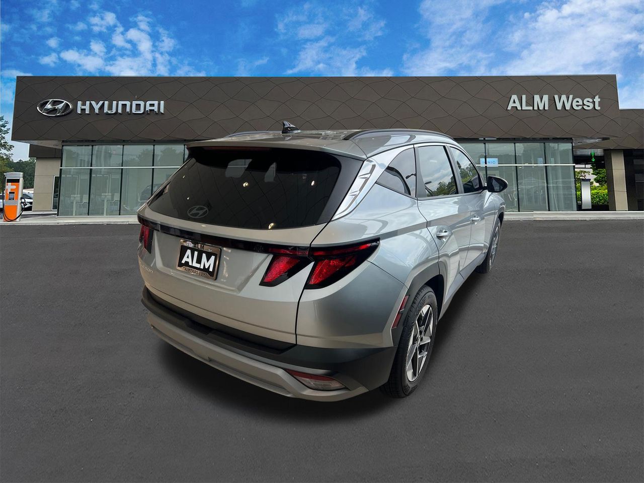 New 2026 Shimmering Silver HYUNDAI SEL FWD image 5