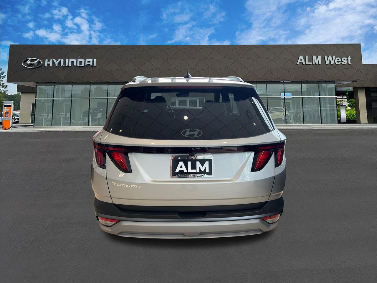 New 2026 Shimmering Silver HYUNDAI SEL FWD image 6