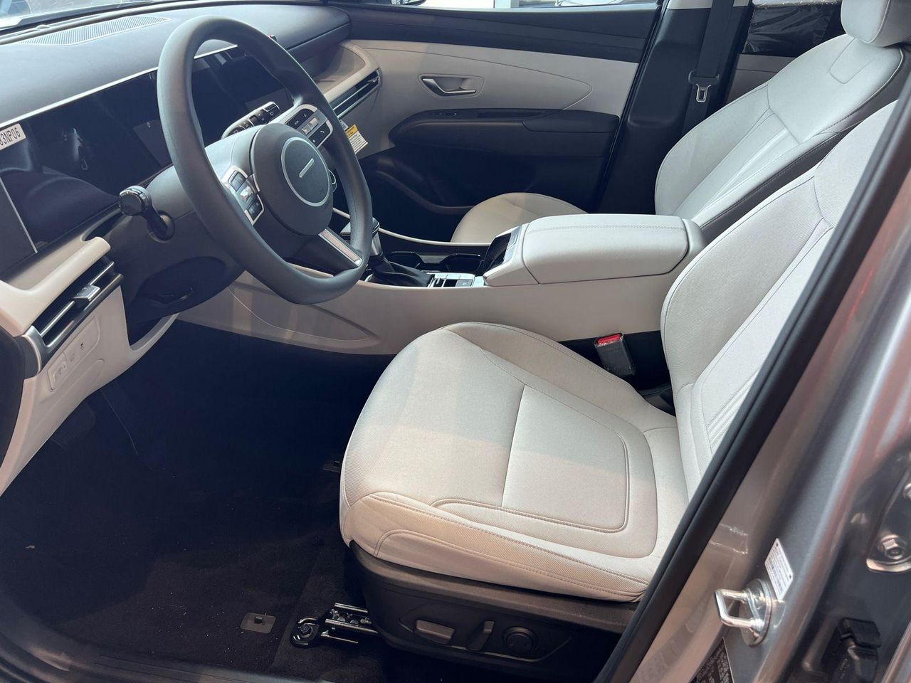 New 2026 Shimmering Silver HYUNDAI SEL FWD image 8