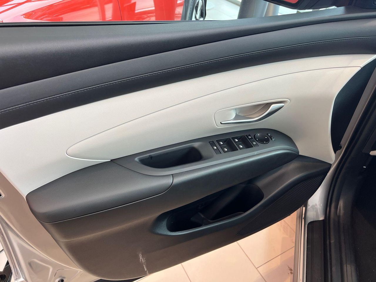 New 2026 Shimmering Silver HYUNDAI SEL FWD image 10