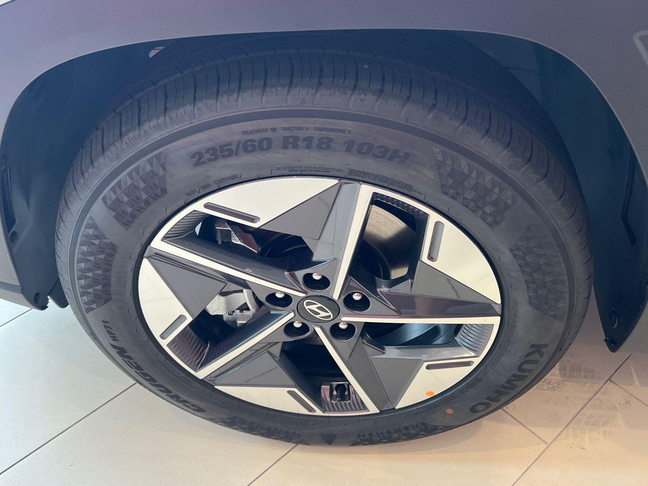 New 2026 Shimmering Silver HYUNDAI SEL FWD image 11