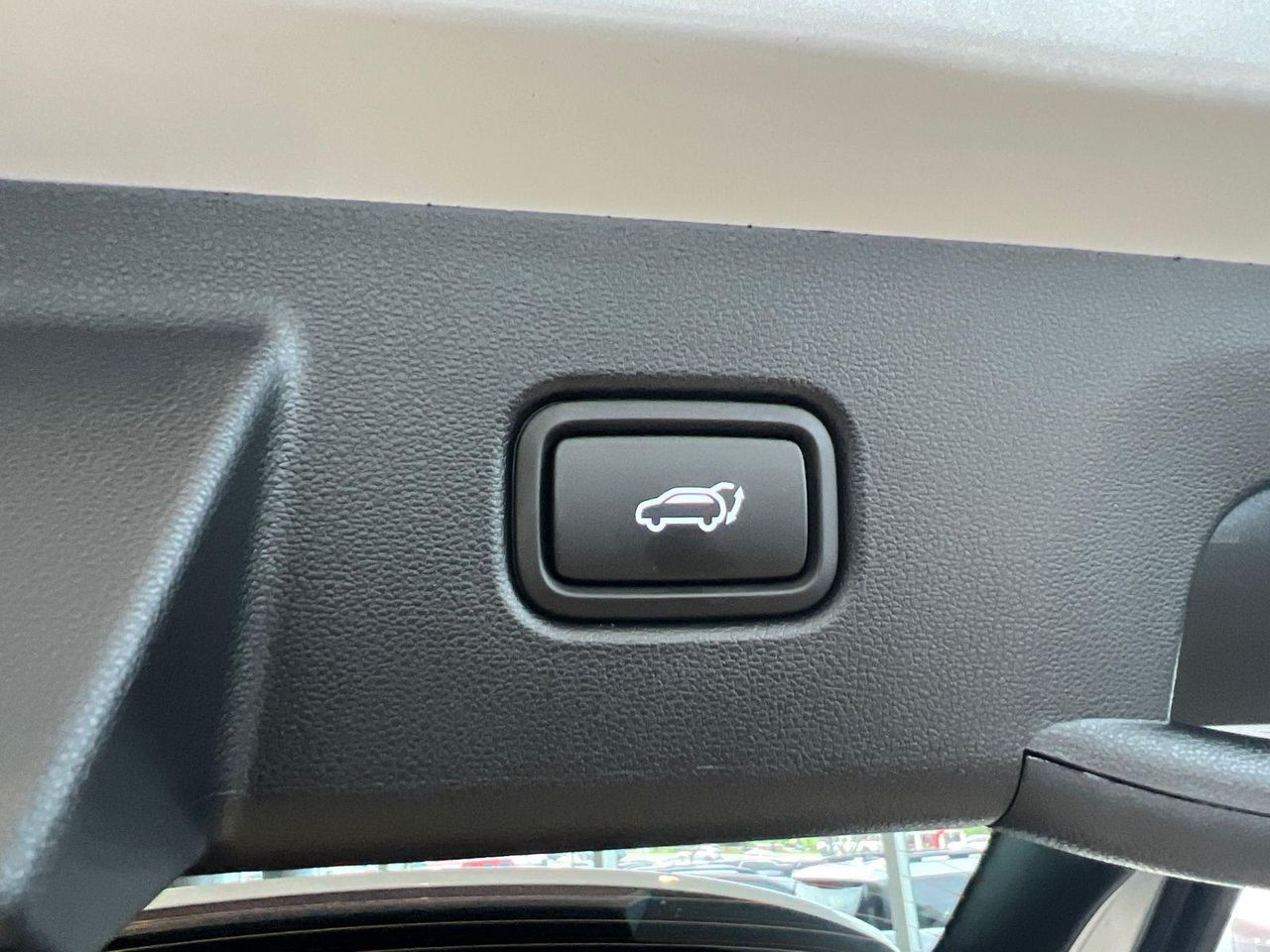 New 2026 Shimmering Silver HYUNDAI SEL FWD image 13