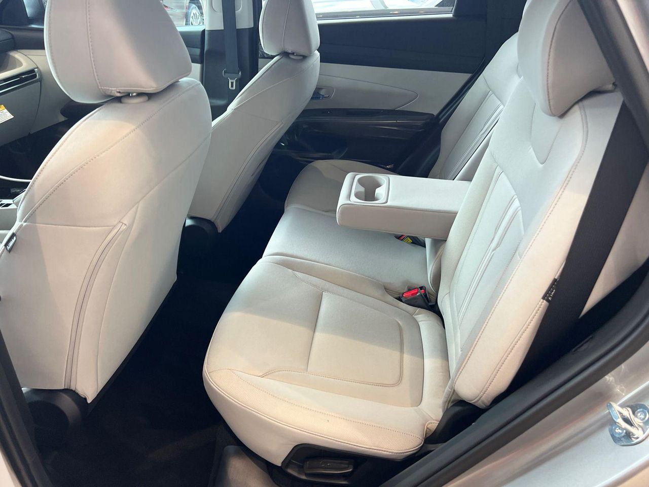 New 2026 Shimmering Silver HYUNDAI SEL FWD image 14