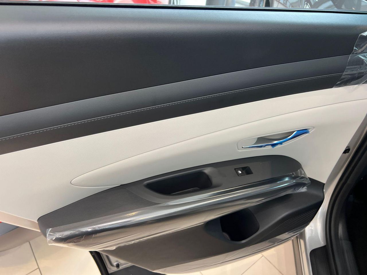 New 2026 Shimmering Silver HYUNDAI SEL FWD image 15