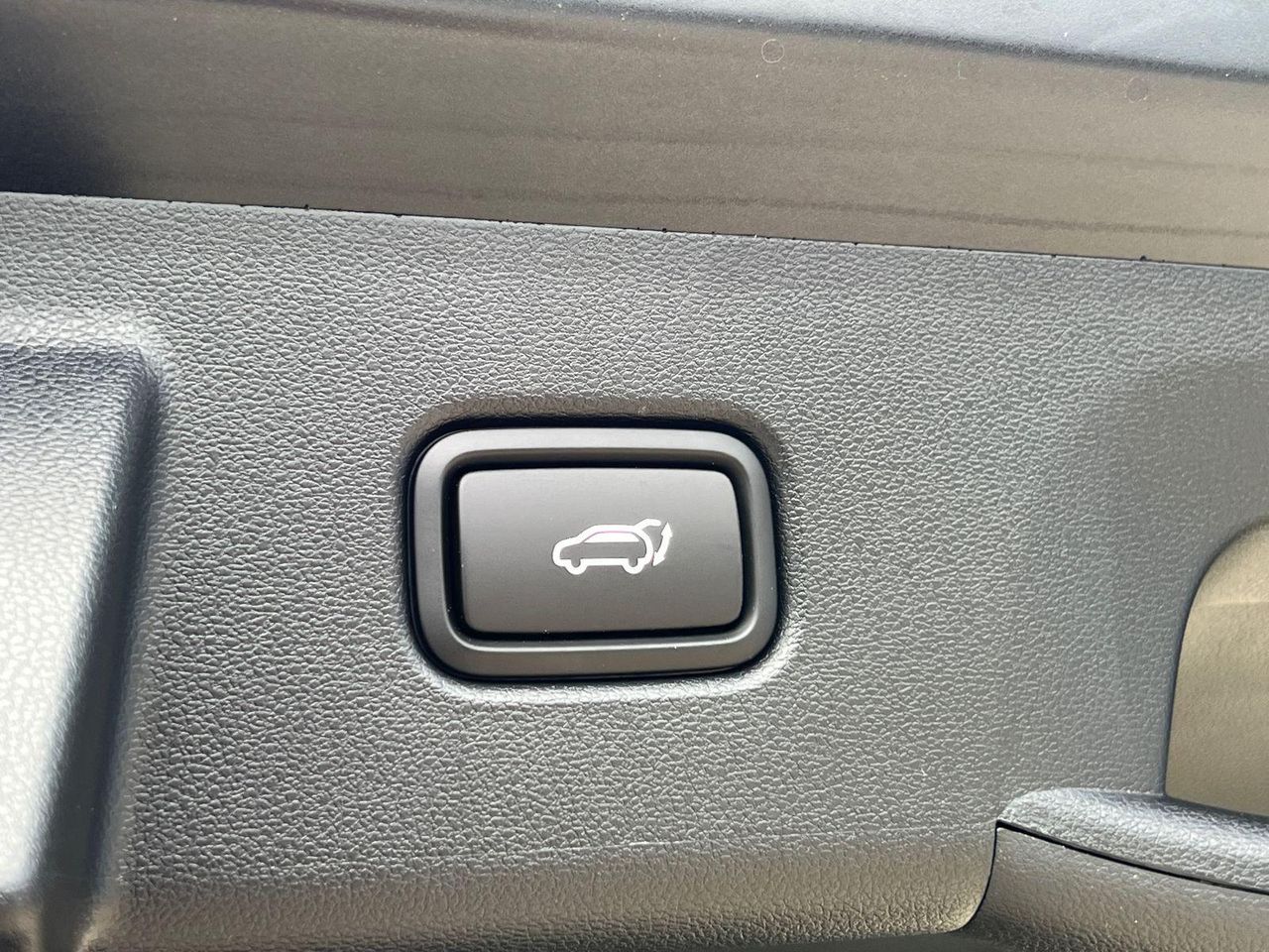 New 2026 Phantom Black HYUNDAI SEL FWD image 15