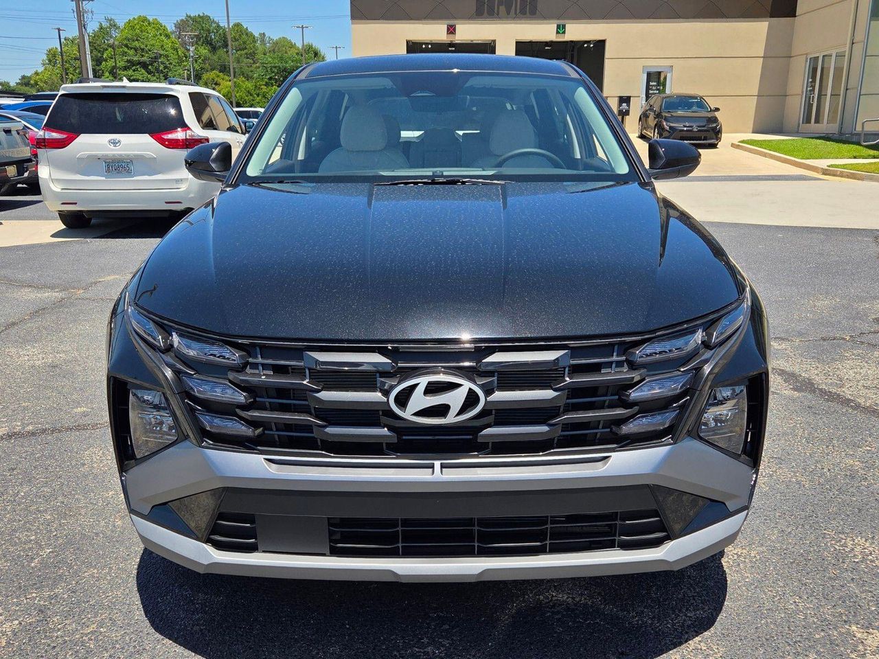New 2026 Phantom Black HYUNDAI SE FWD image 2
