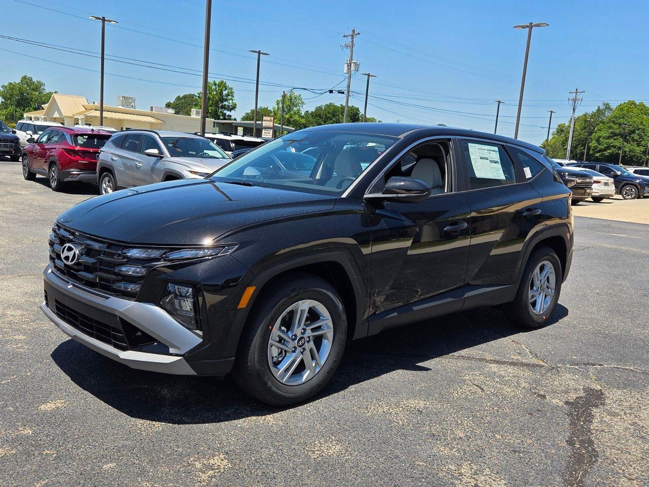 New 2026 Phantom Black HYUNDAI SE FWD image 3