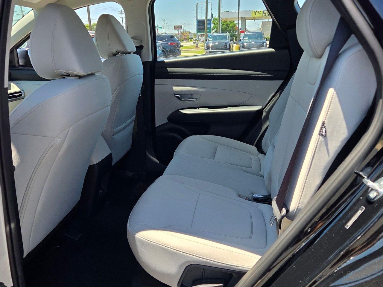 New 2026 Phantom Black HYUNDAI SE FWD image 6