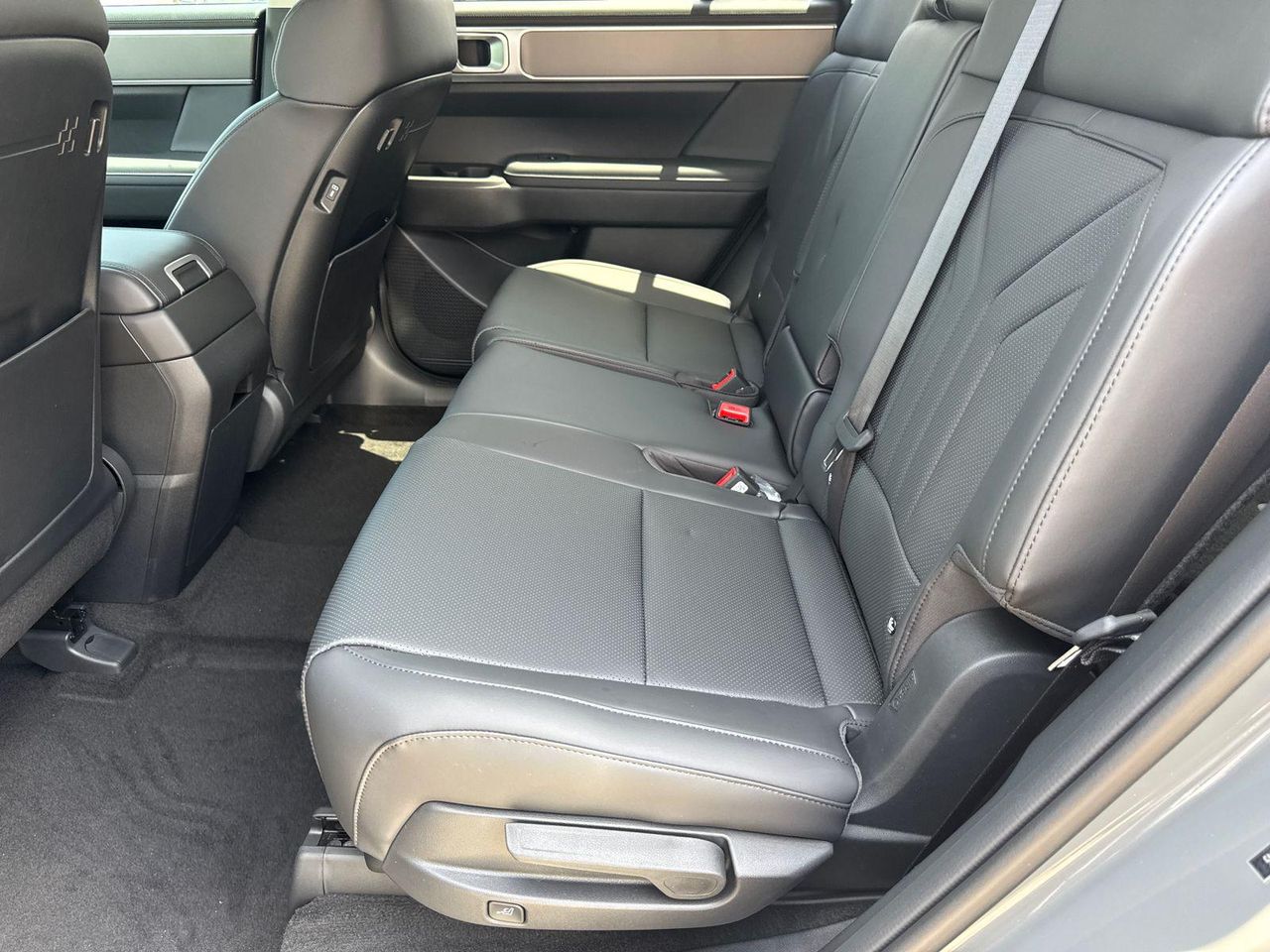 New 2026 Gray Hyundai SEL FWD image 22