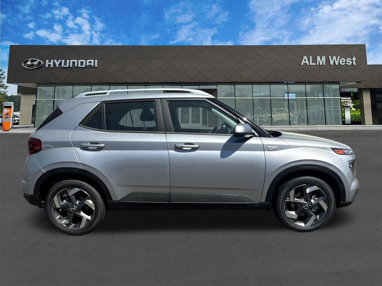 New 2026 Shimmering Silver HYUNDAI SEL image 5
