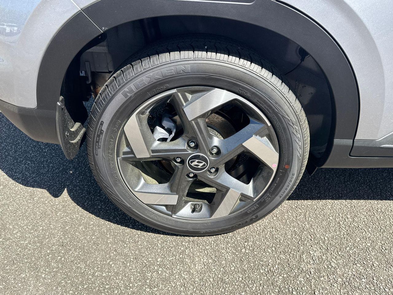 New 2026 Shimmering Silver HYUNDAI SEL image 18