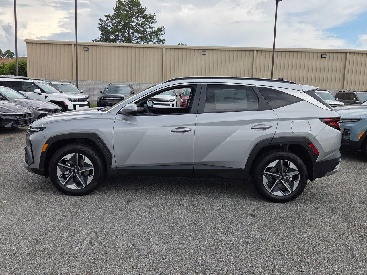New 2026 Shimmering Silver HYUNDAI SEL AWD image 4