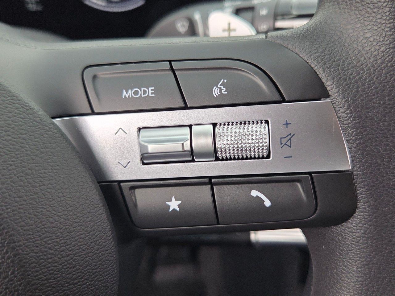 New 2026 Shimmering Silver HYUNDAI SEL AWD image 25