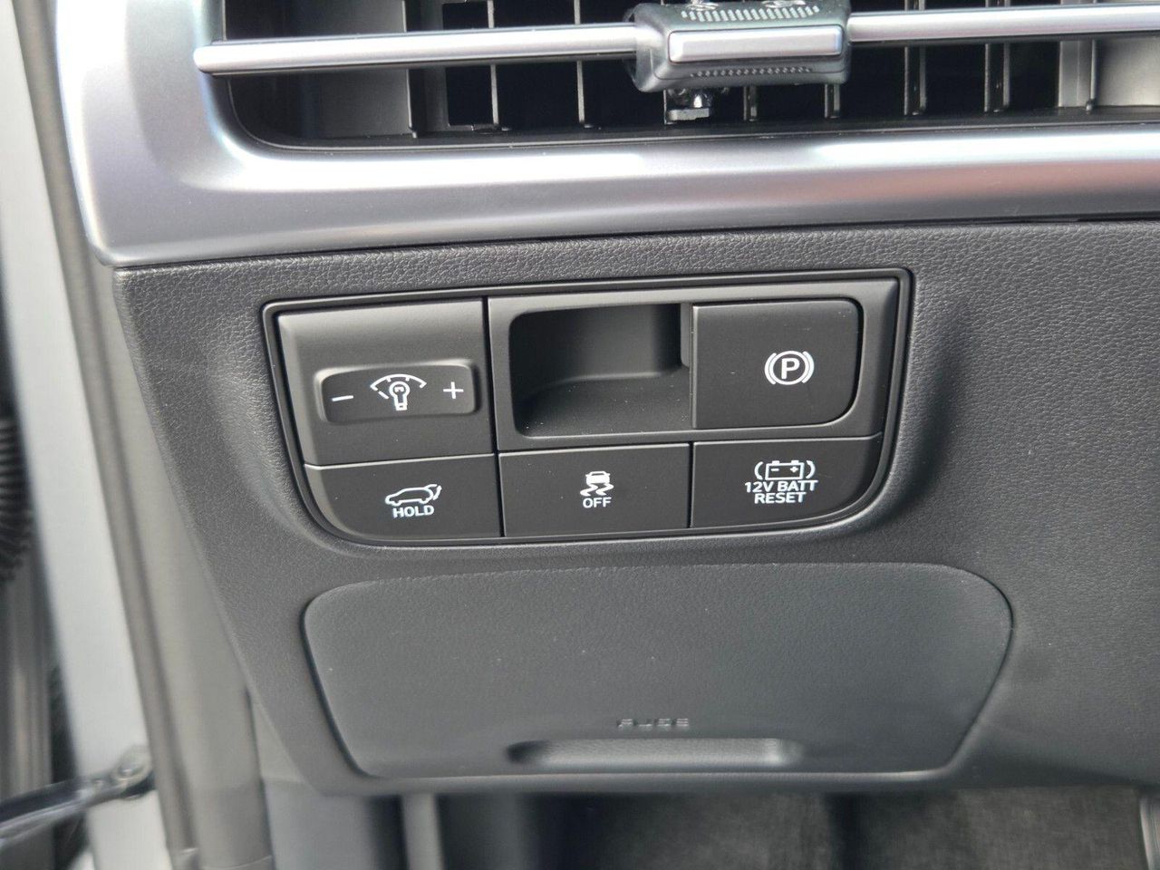 New 2026 Shimmering Silver HYUNDAI SEL AWD image 28