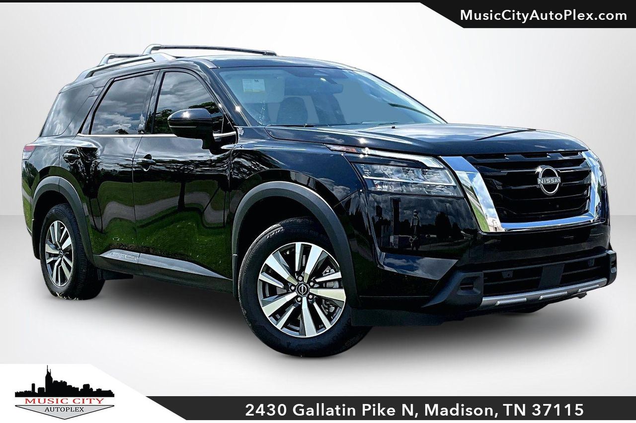 2024 Nissan Pathfinder SL 2WD's photo