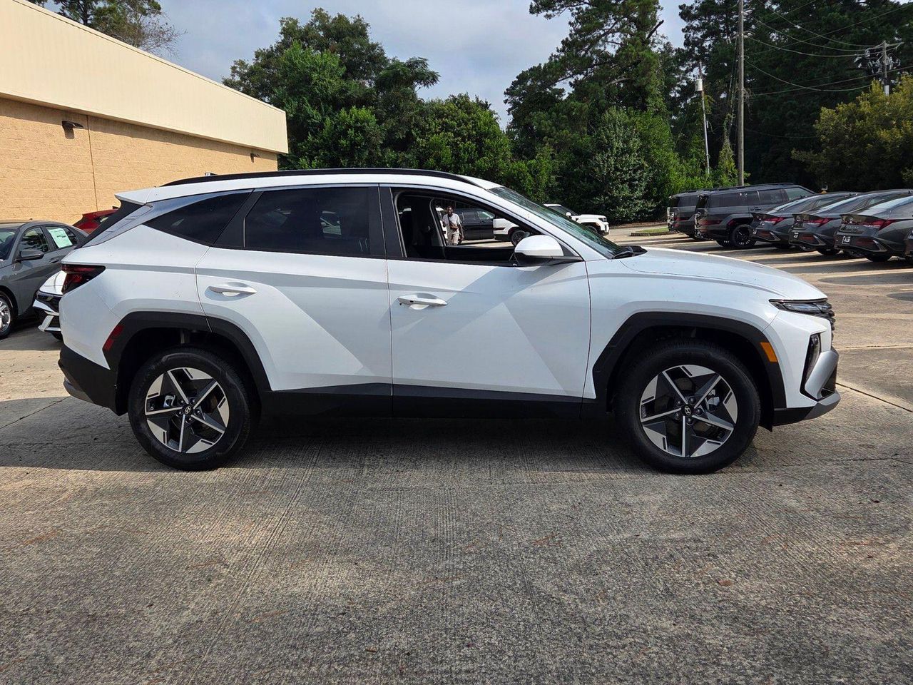 New 2026 White Pearl HYUNDAI SEL AWD image 16