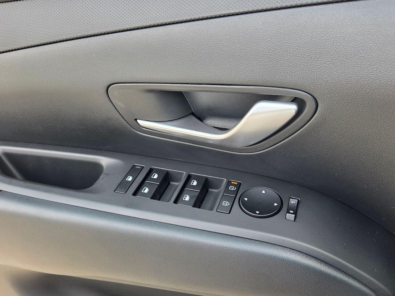 New 2026 White Pearl HYUNDAI SEL AWD image 30