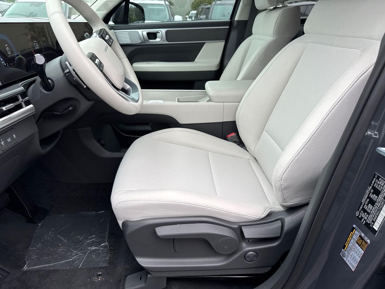 New 2026 Gray HYUNDAI SE FWD image 10