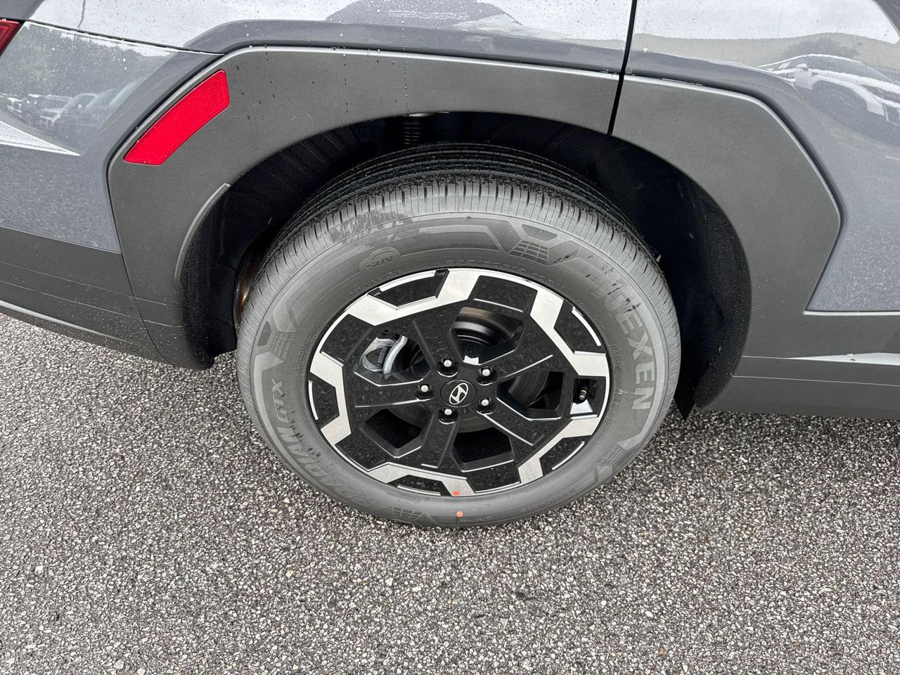 New 2026 Gray HYUNDAI SE FWD image 18