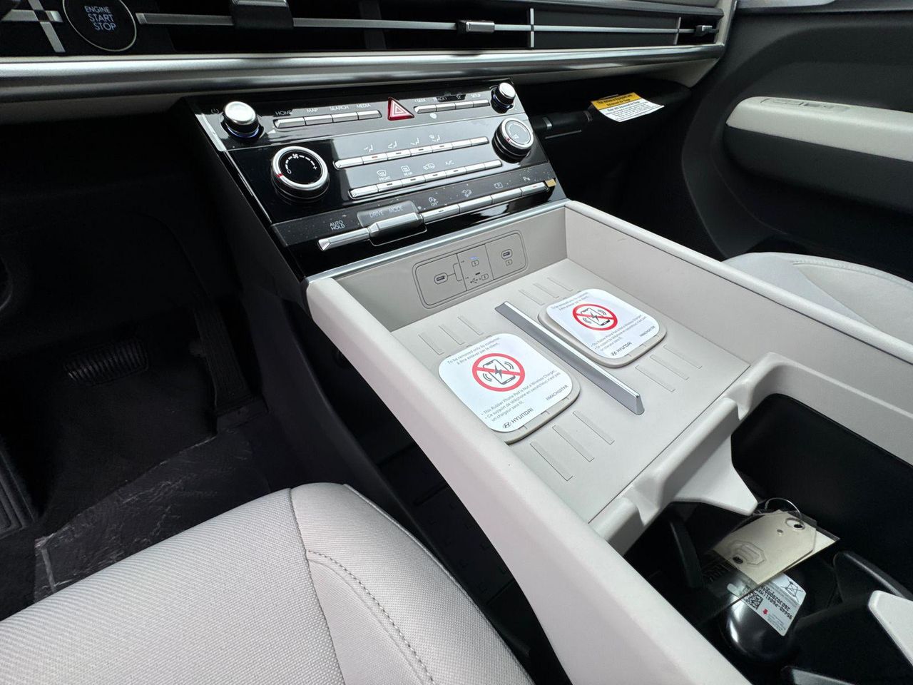 New 2026 Gray HYUNDAI SE FWD image 31