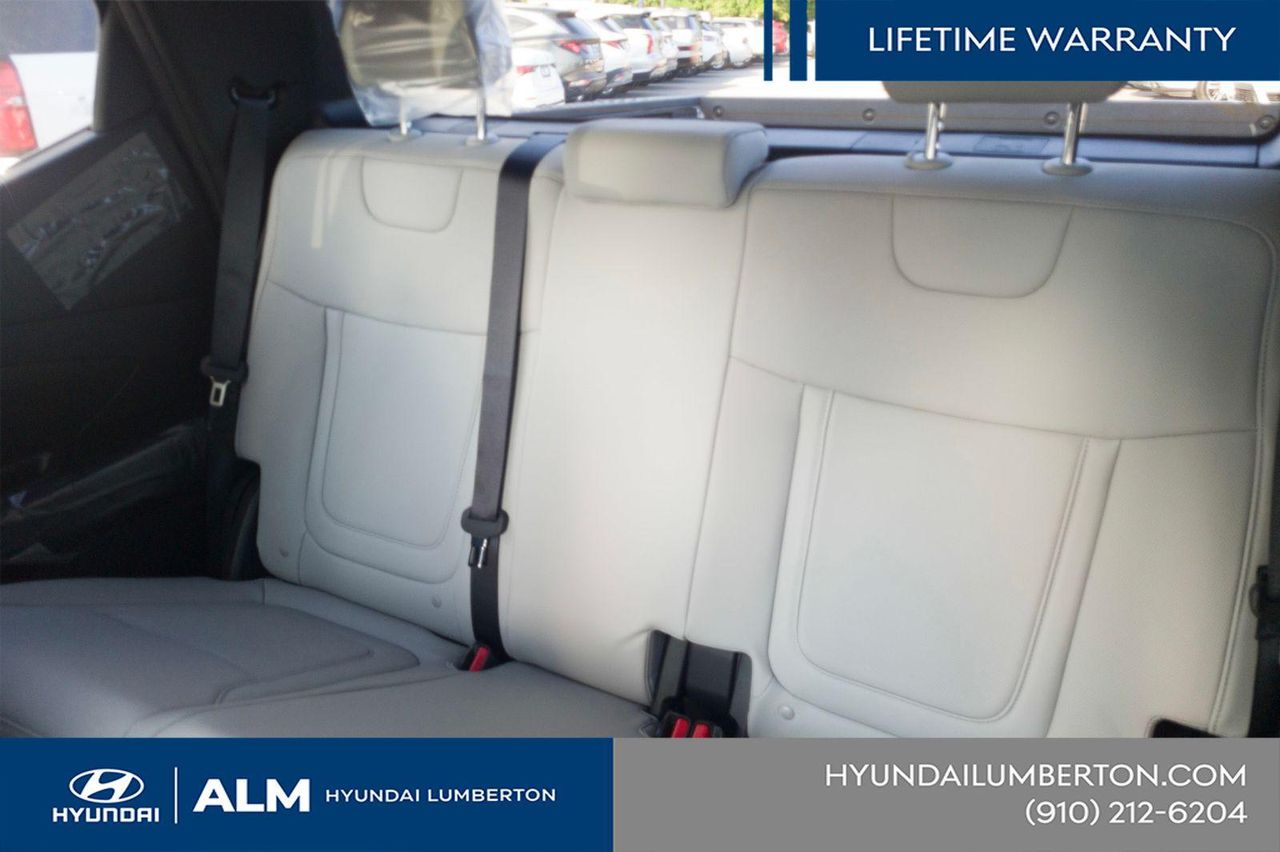 New 2026 White Hyundai SEL FWD image 15