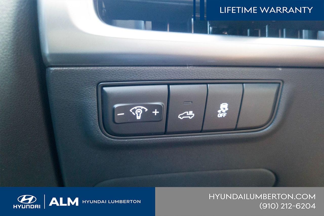New 2026 White Hyundai SEL FWD image 30