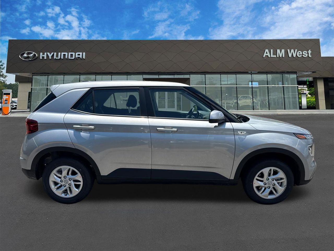 New 2026 Silver HYUNDAI SE FWD image 5