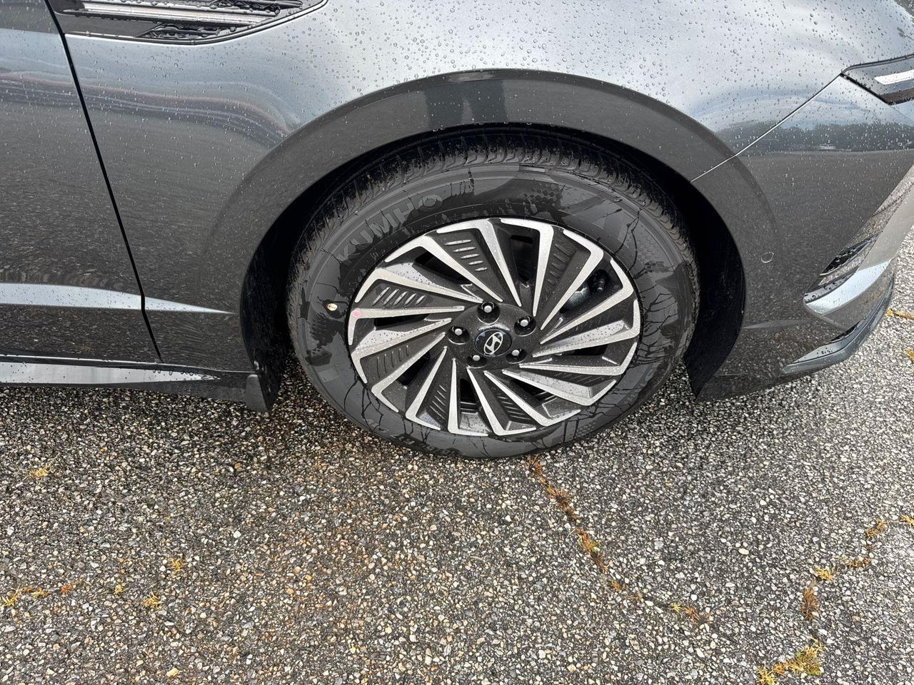 New 2026 Gray HYUNDAI Limited image 13