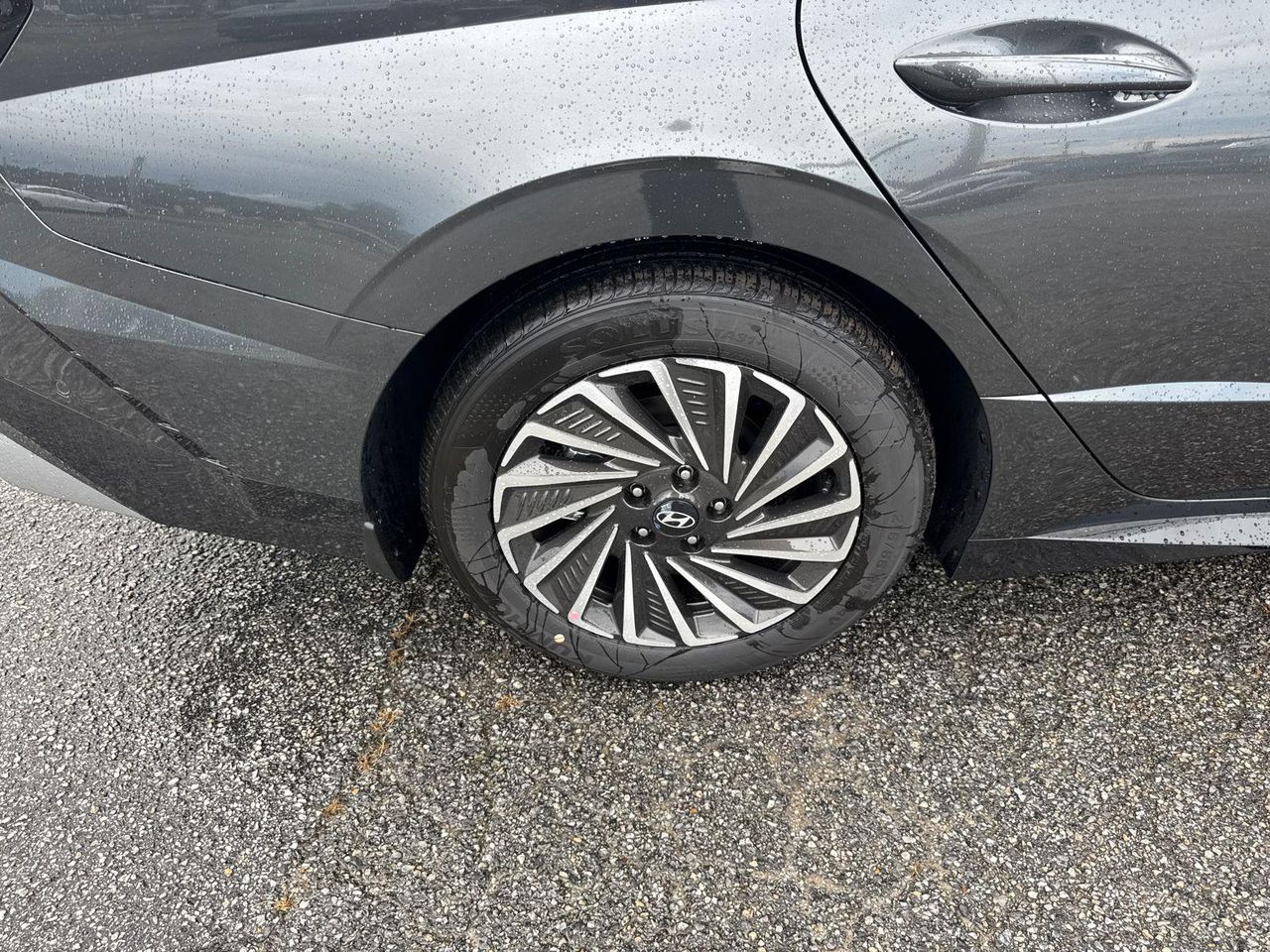 New 2026 Gray HYUNDAI Limited image 18