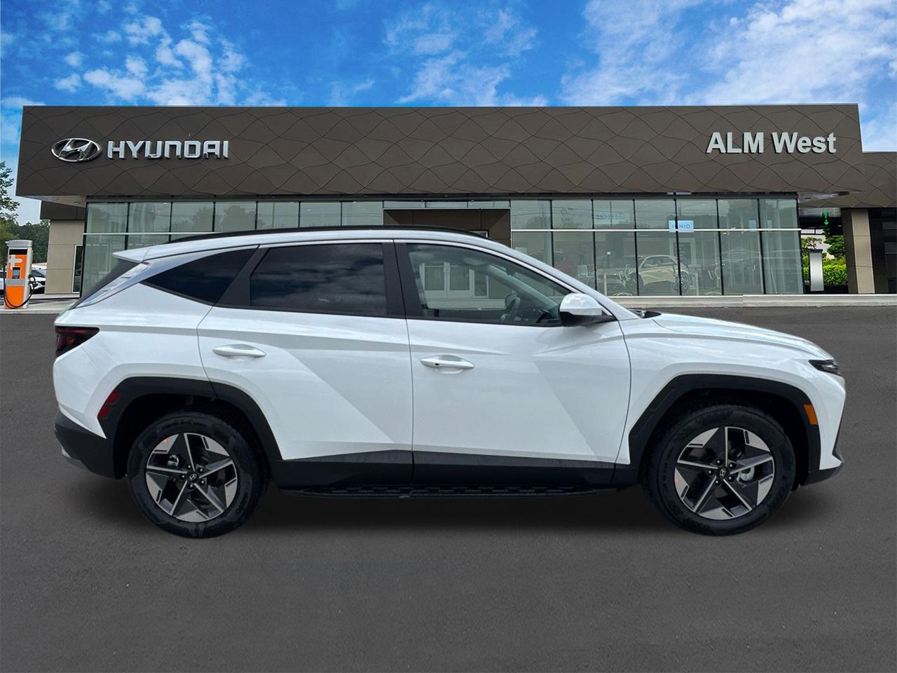 New 2026 White Pearl HYUNDAI SEL FWD image 5