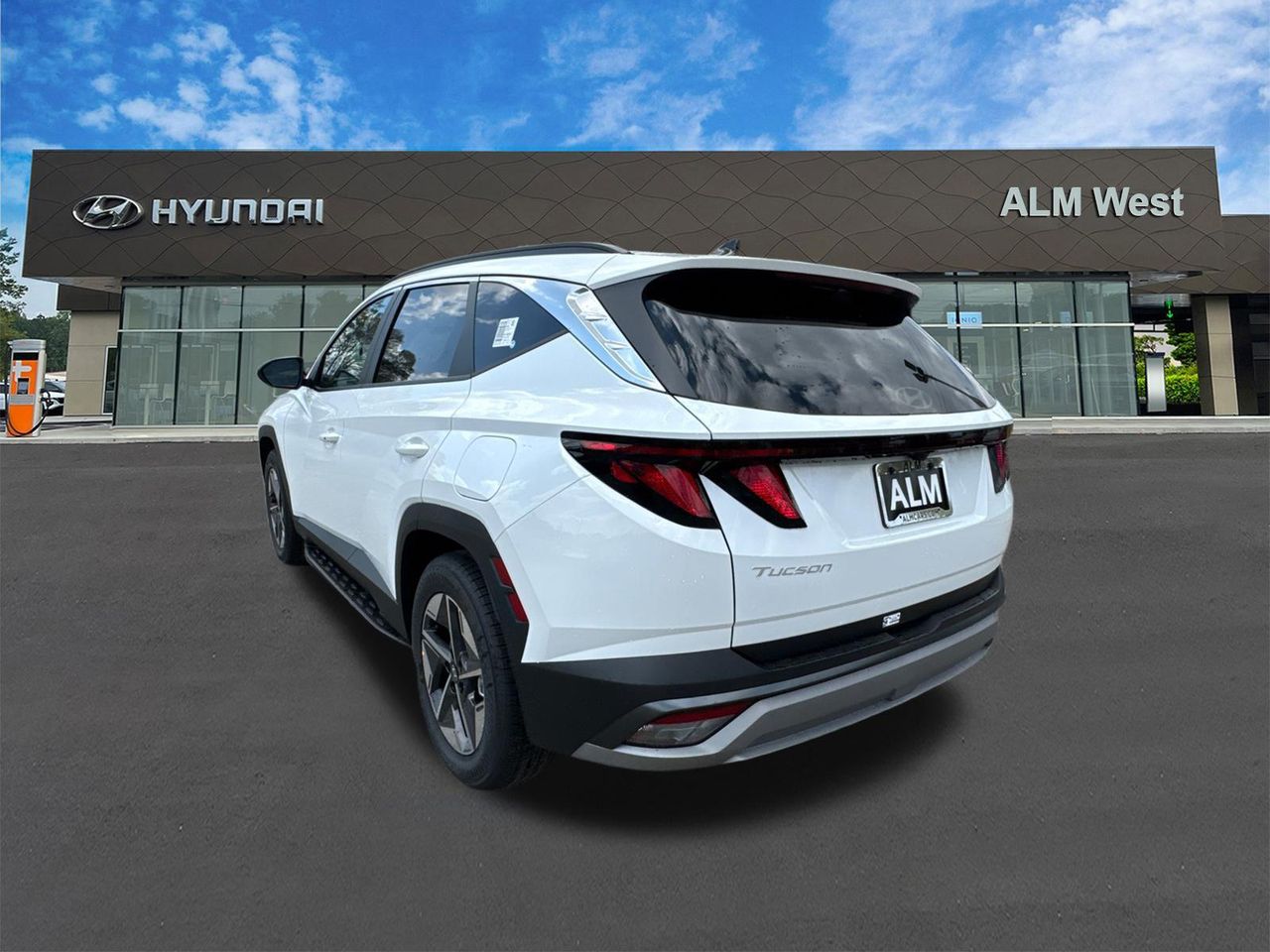 New 2026 White Pearl HYUNDAI SEL FWD image 8