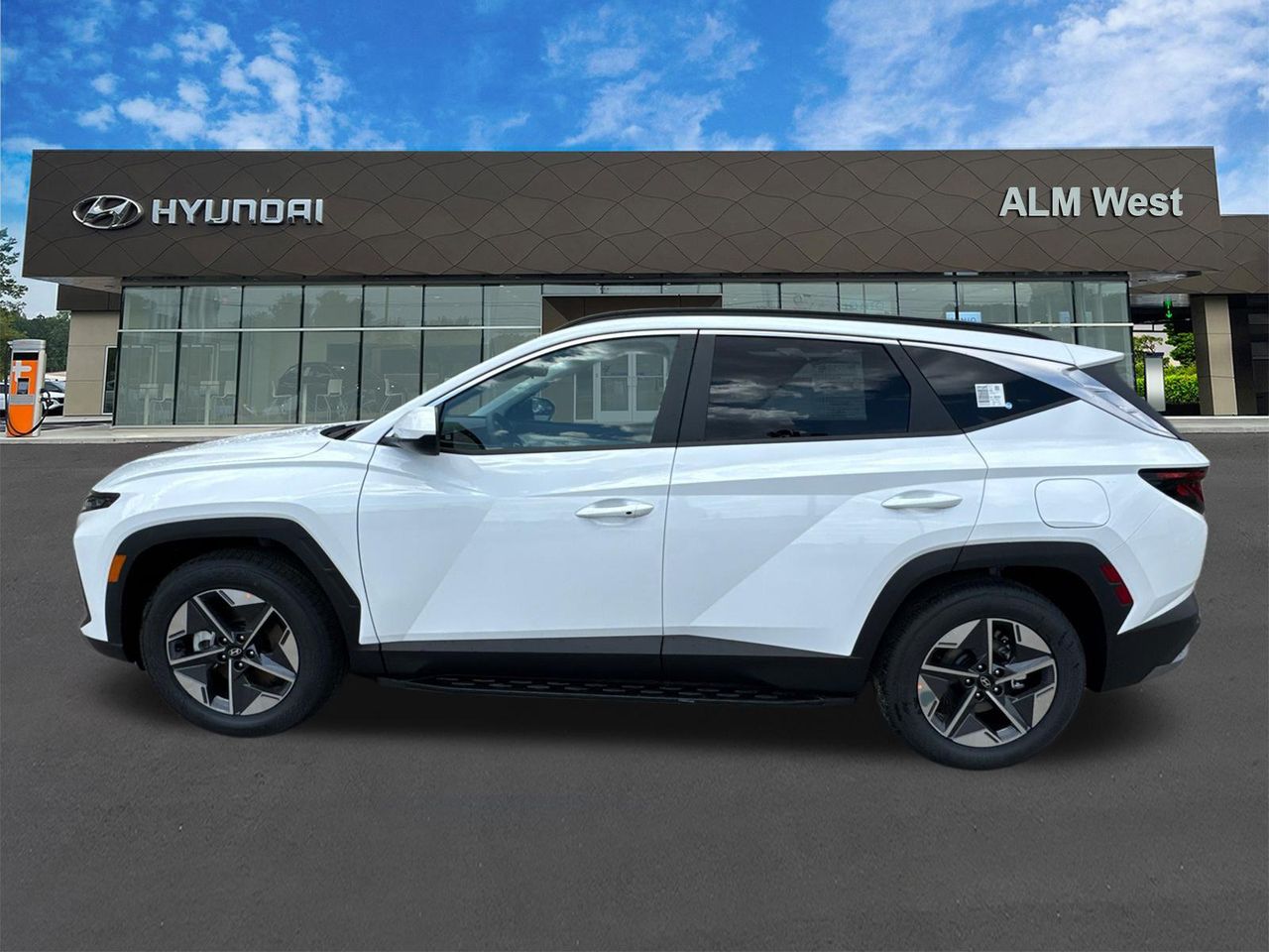 New 2026 White Pearl HYUNDAI SEL FWD image 9