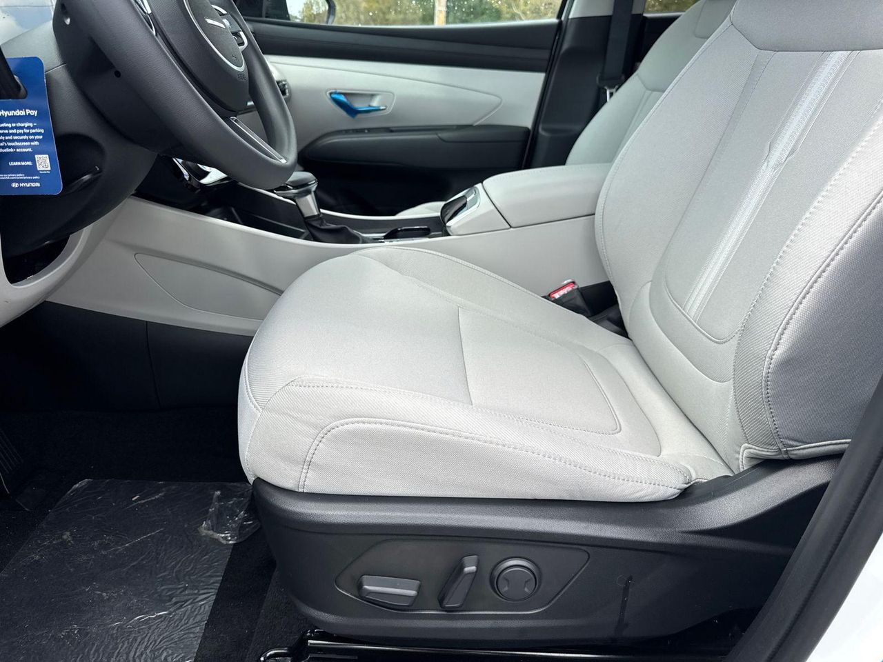 New 2026 White Pearl HYUNDAI SEL FWD image 10