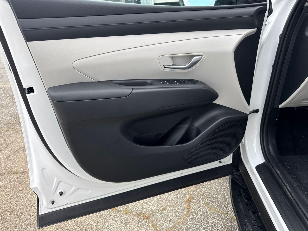 New 2026 White Pearl HYUNDAI SEL FWD image 11