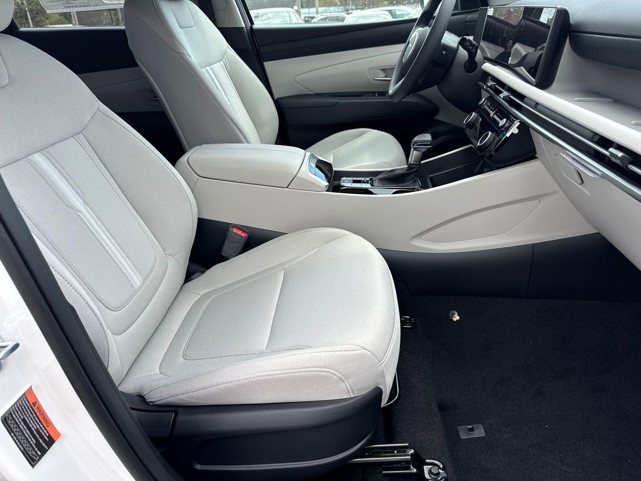 New 2026 White Pearl HYUNDAI SEL FWD image 14