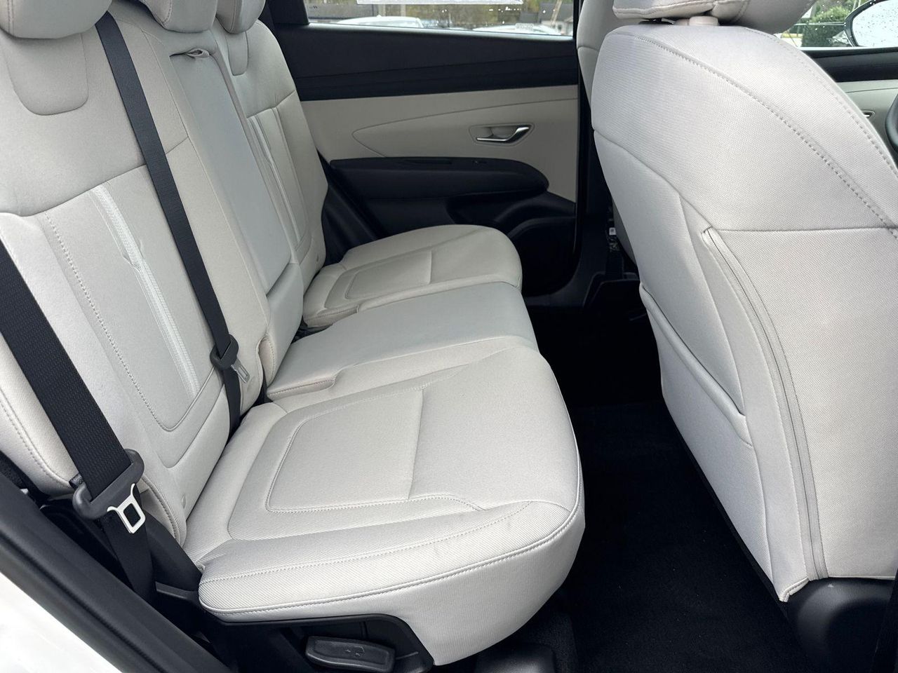 New 2026 White Pearl HYUNDAI SEL FWD image 16