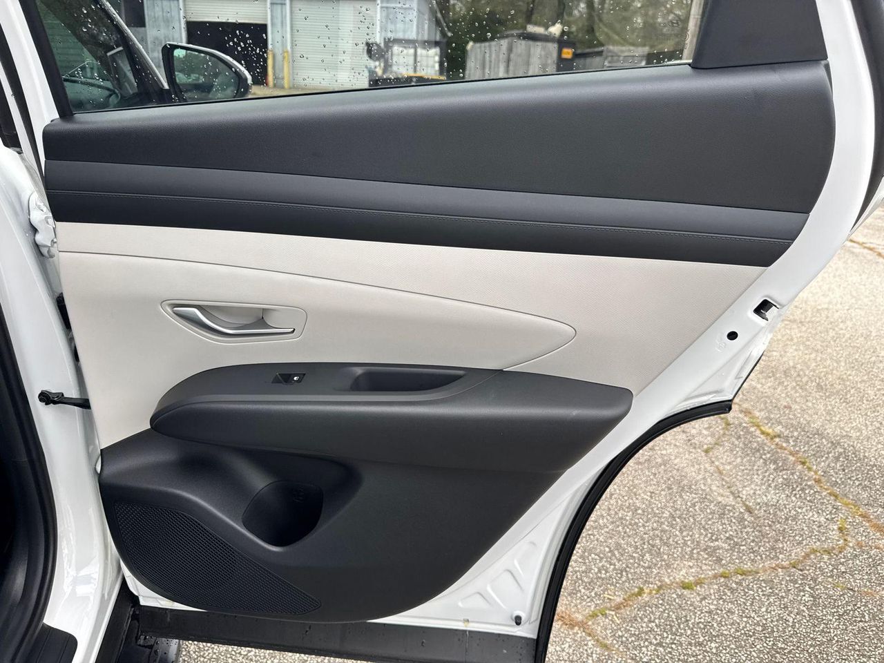 New 2026 White Pearl HYUNDAI SEL FWD image 17