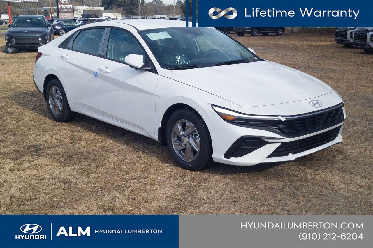 New 2026 White Hyundai SE image 4