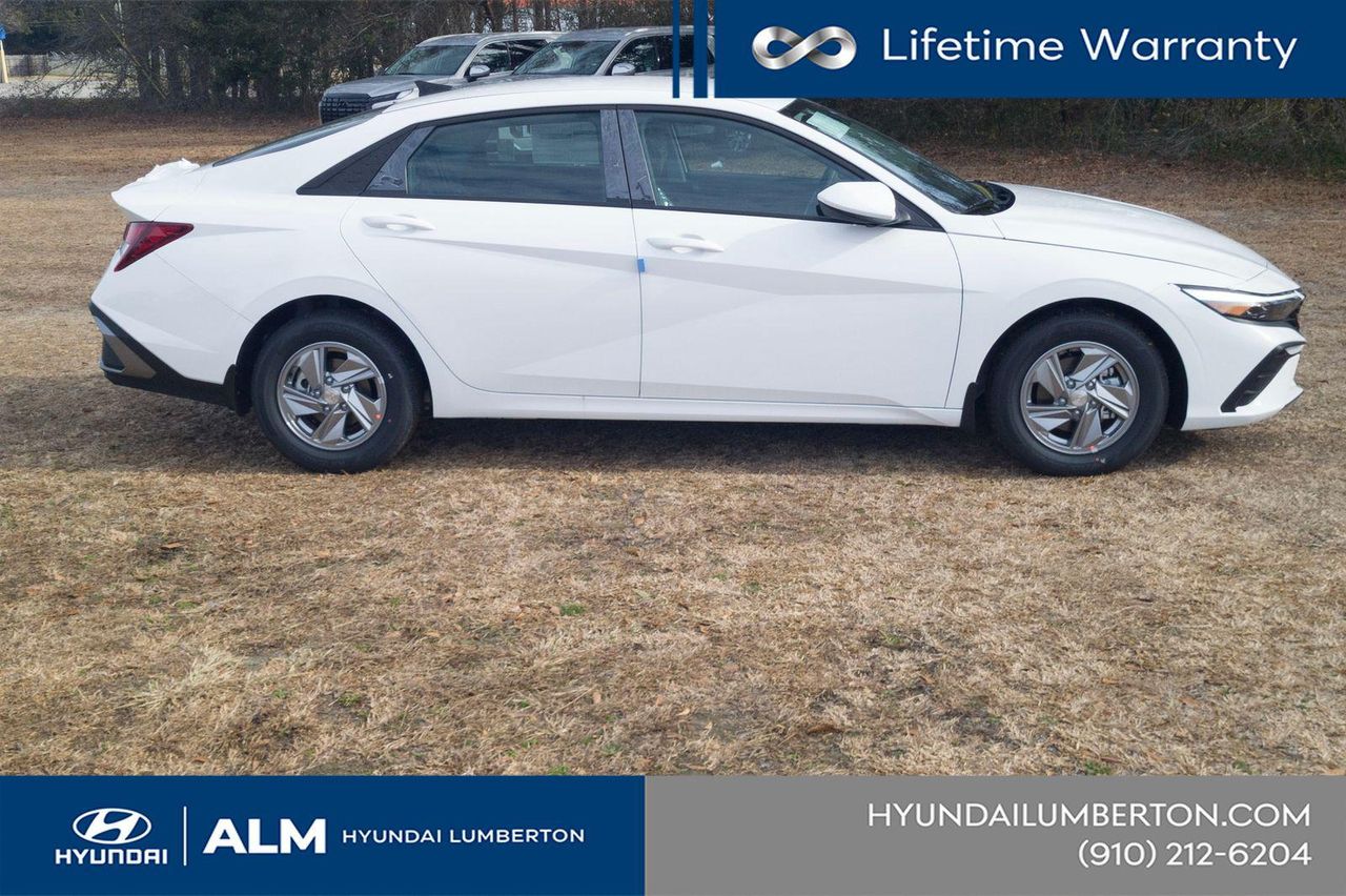 New 2026 White Hyundai SE image 5