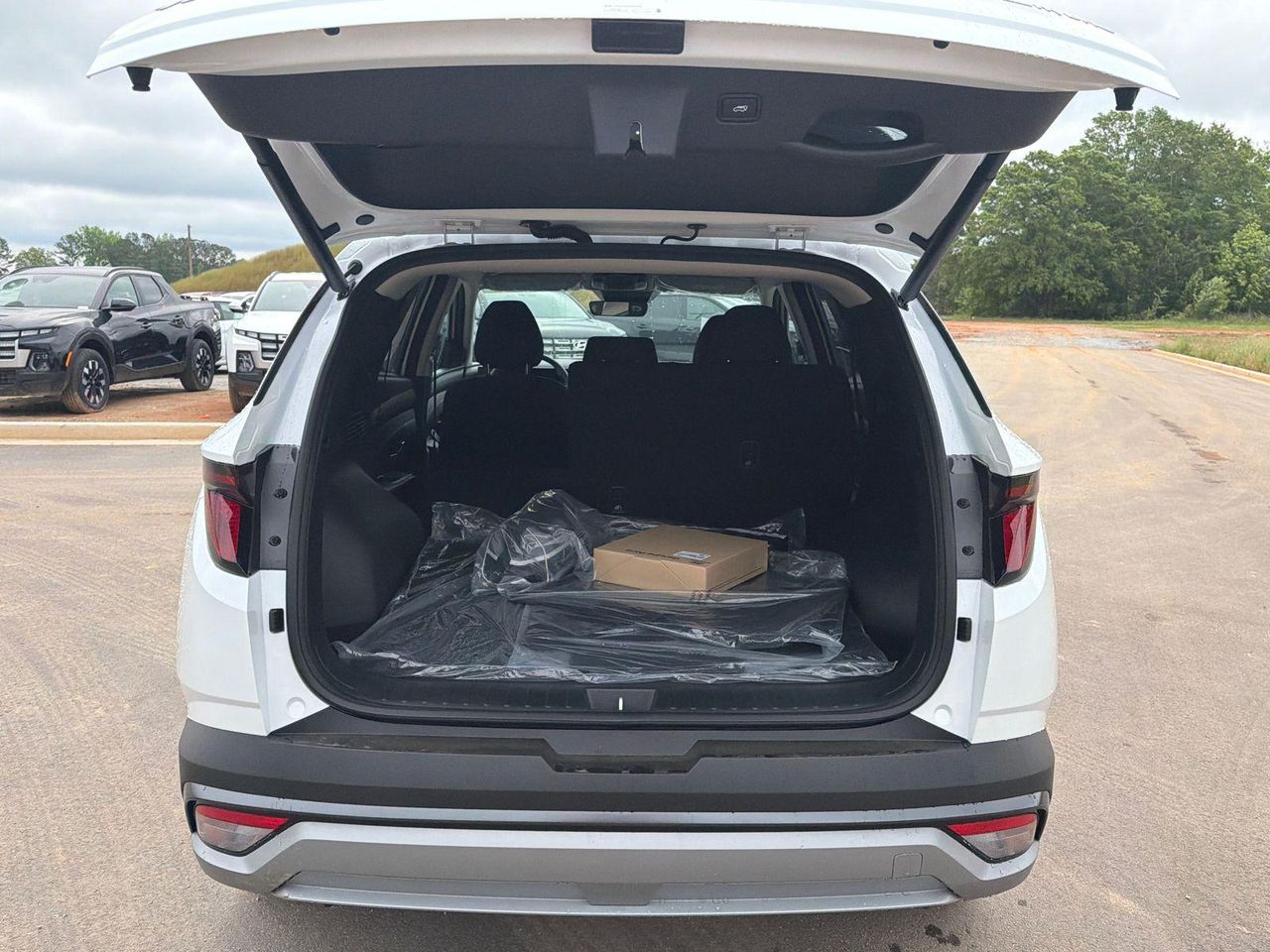 New 2026 White Hyundai SEL AWD image 19
