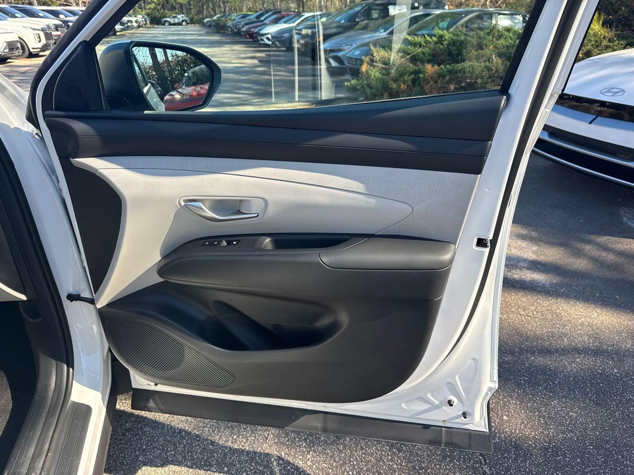 New 2026 White Hyundai SEL Premium FWD image 15