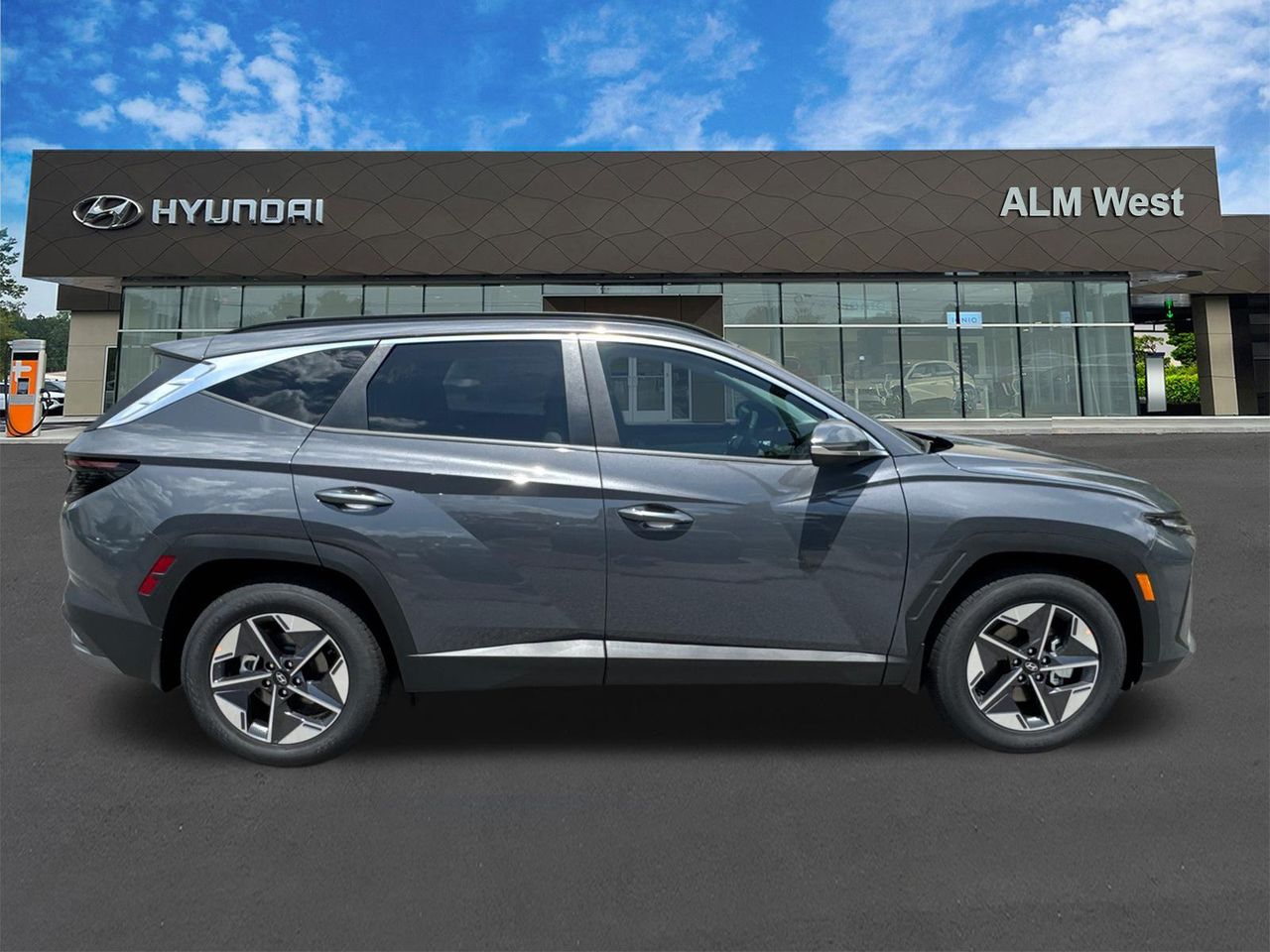 New 2026 Gray HYUNDAI SEL Premium FWD image 5