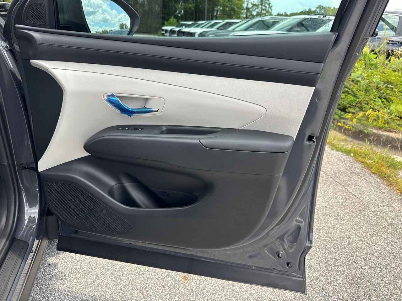 New 2026 Gray HYUNDAI SEL Premium FWD image 15