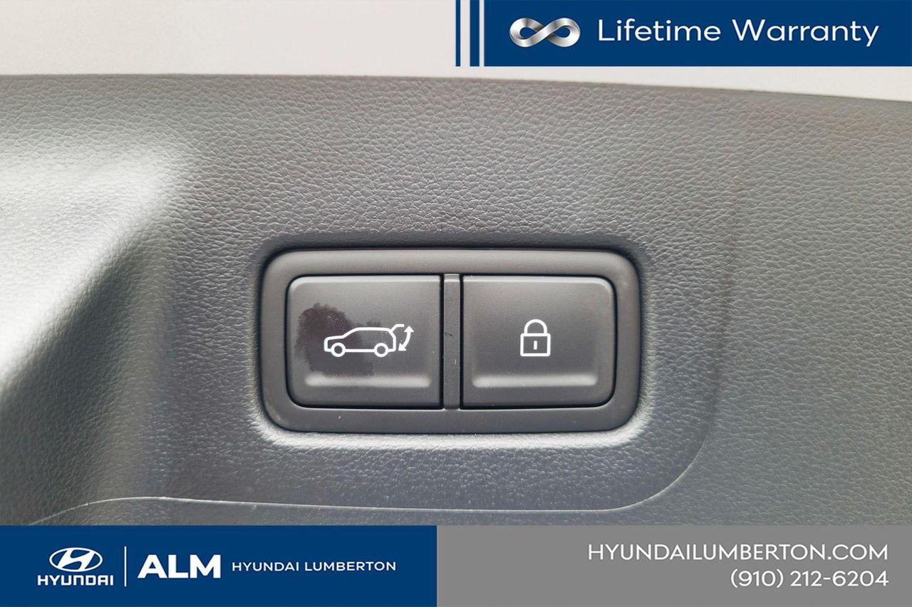 New 2027 Shimmering Silver Hyundai SE FWD image 8