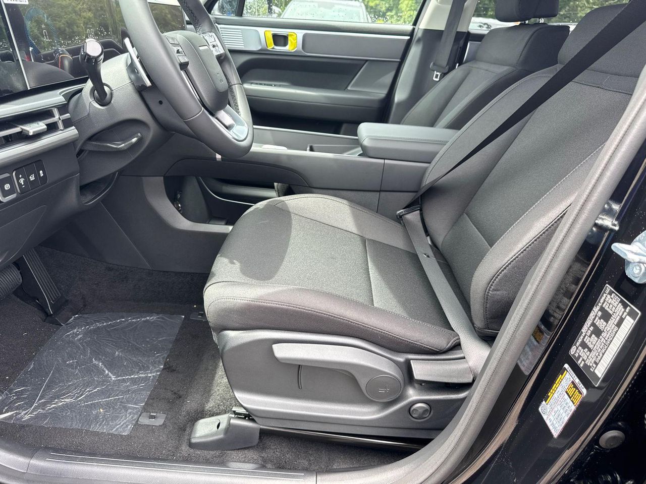New 2027 Black Hyundai SE FWD image 10