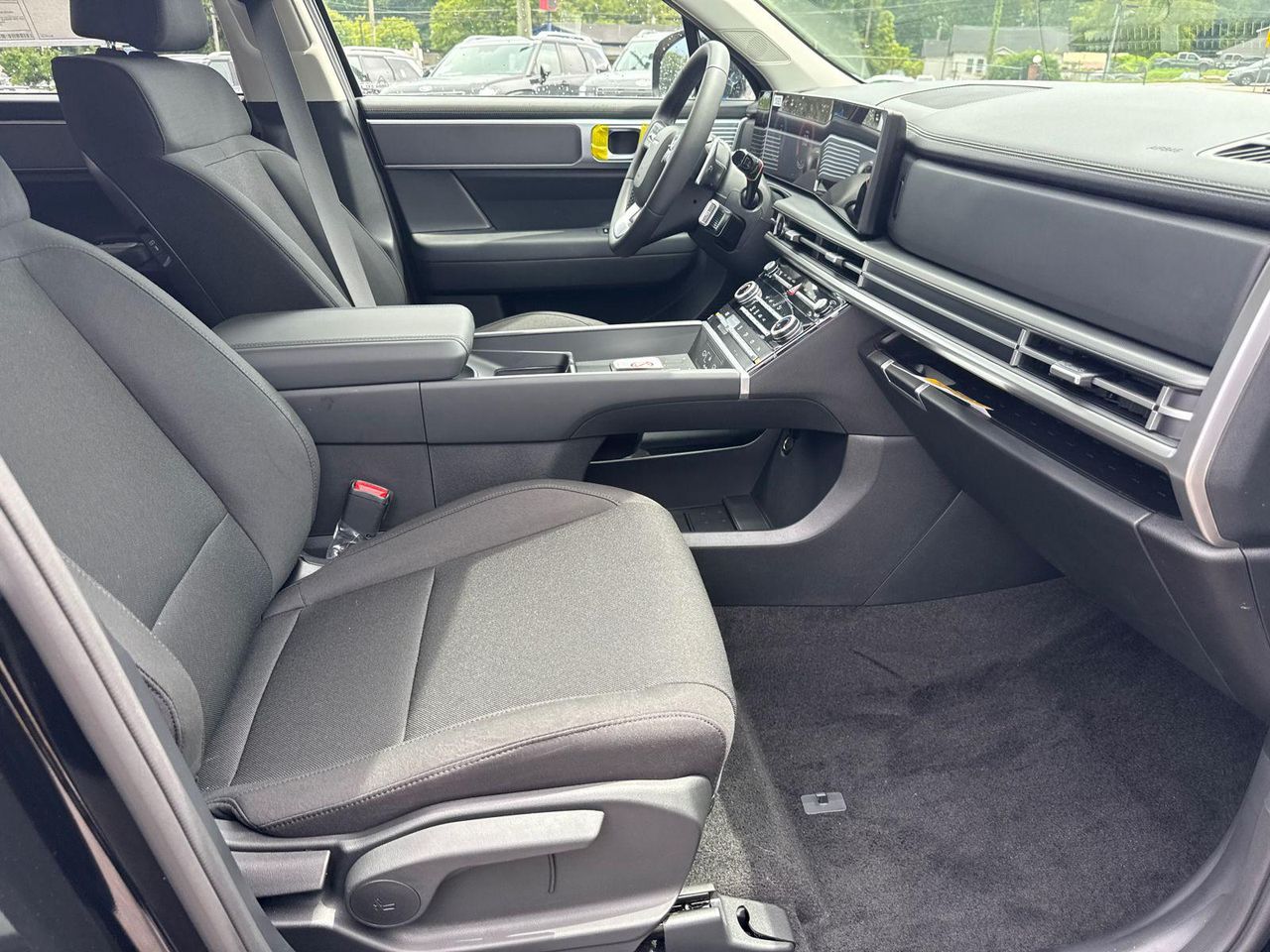 New 2027 Black Hyundai SE FWD image 14