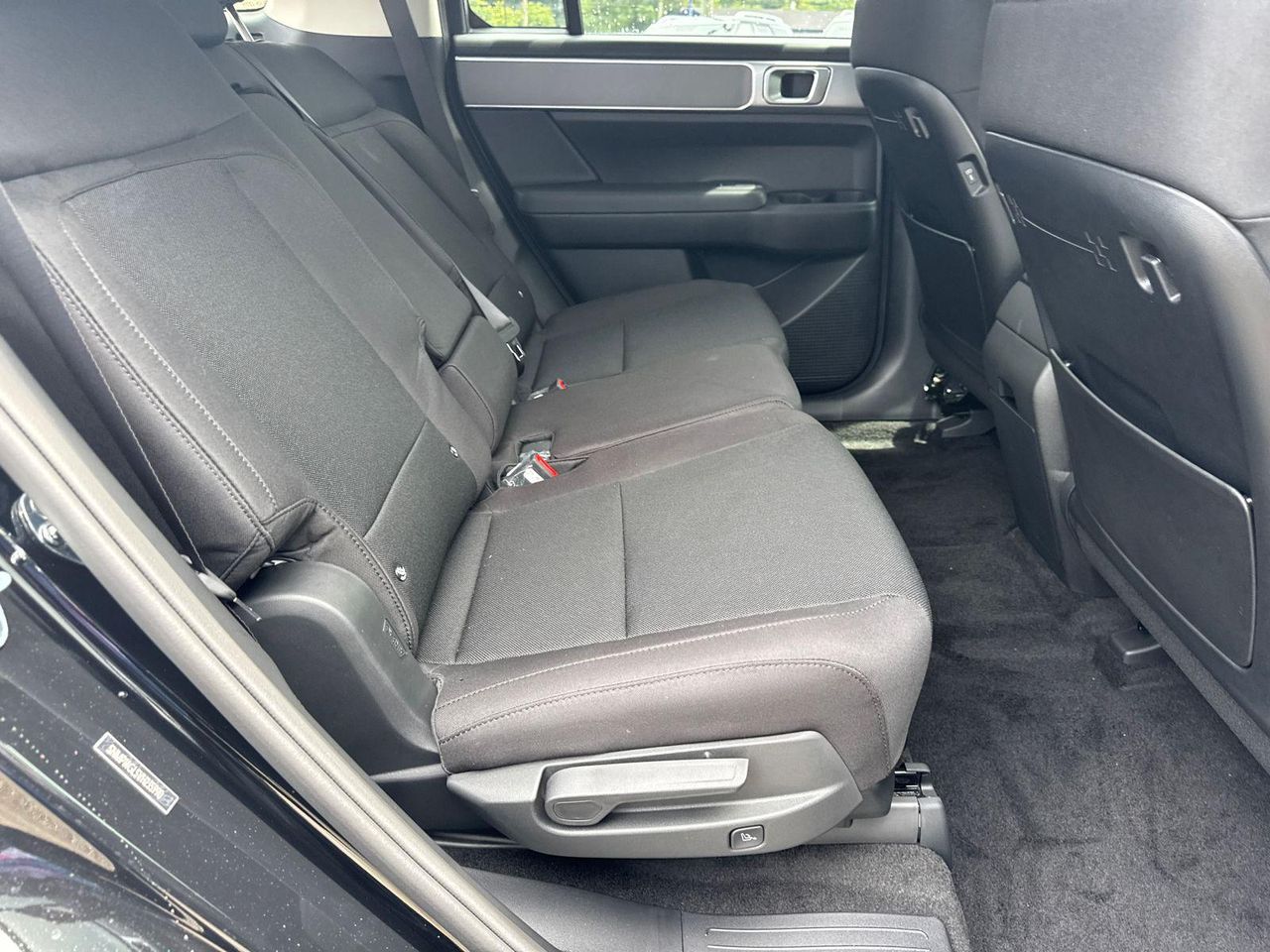 New 2027 Black Hyundai SE FWD image 16