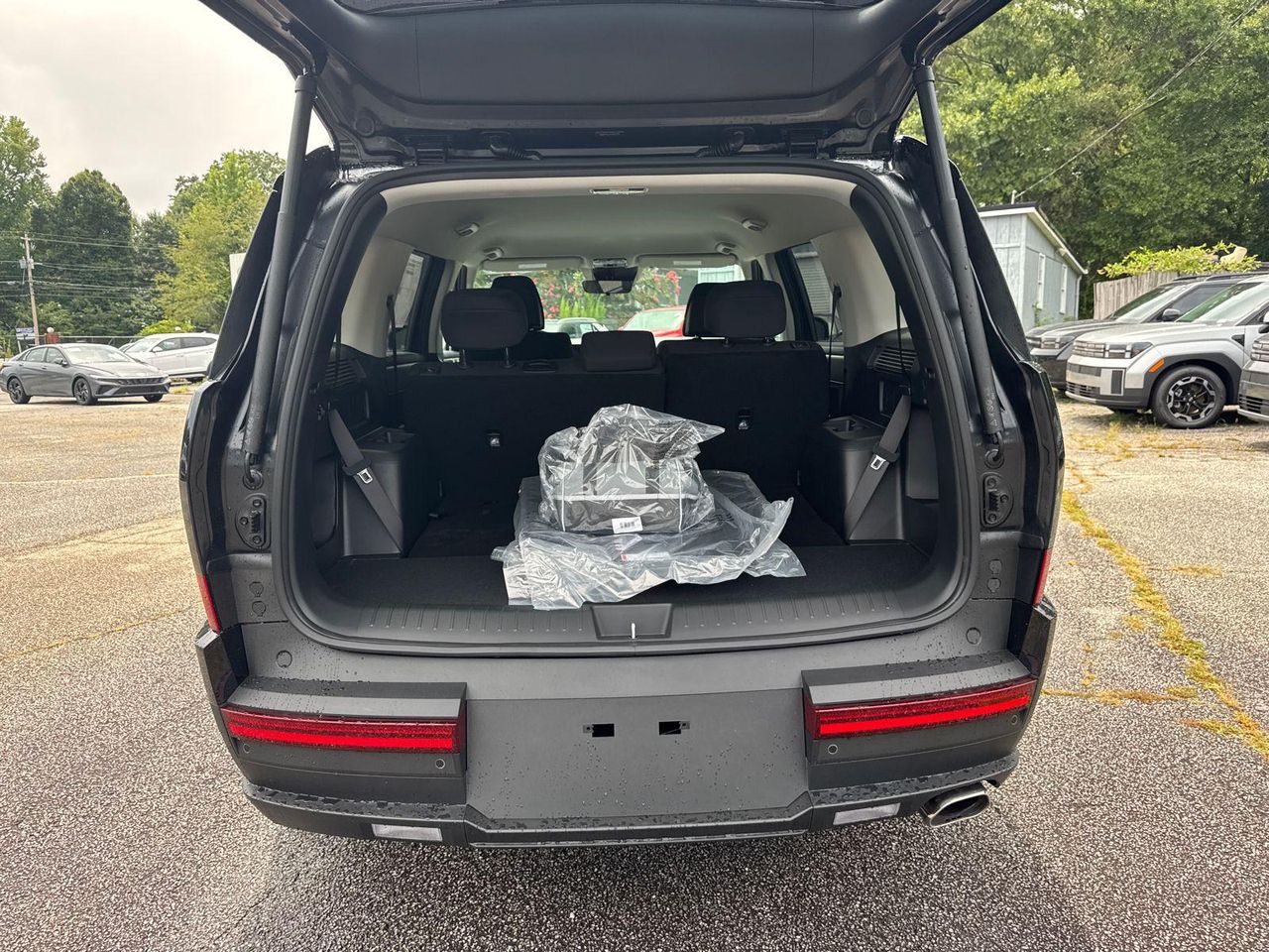 New 2027 Black Hyundai SE FWD image 19